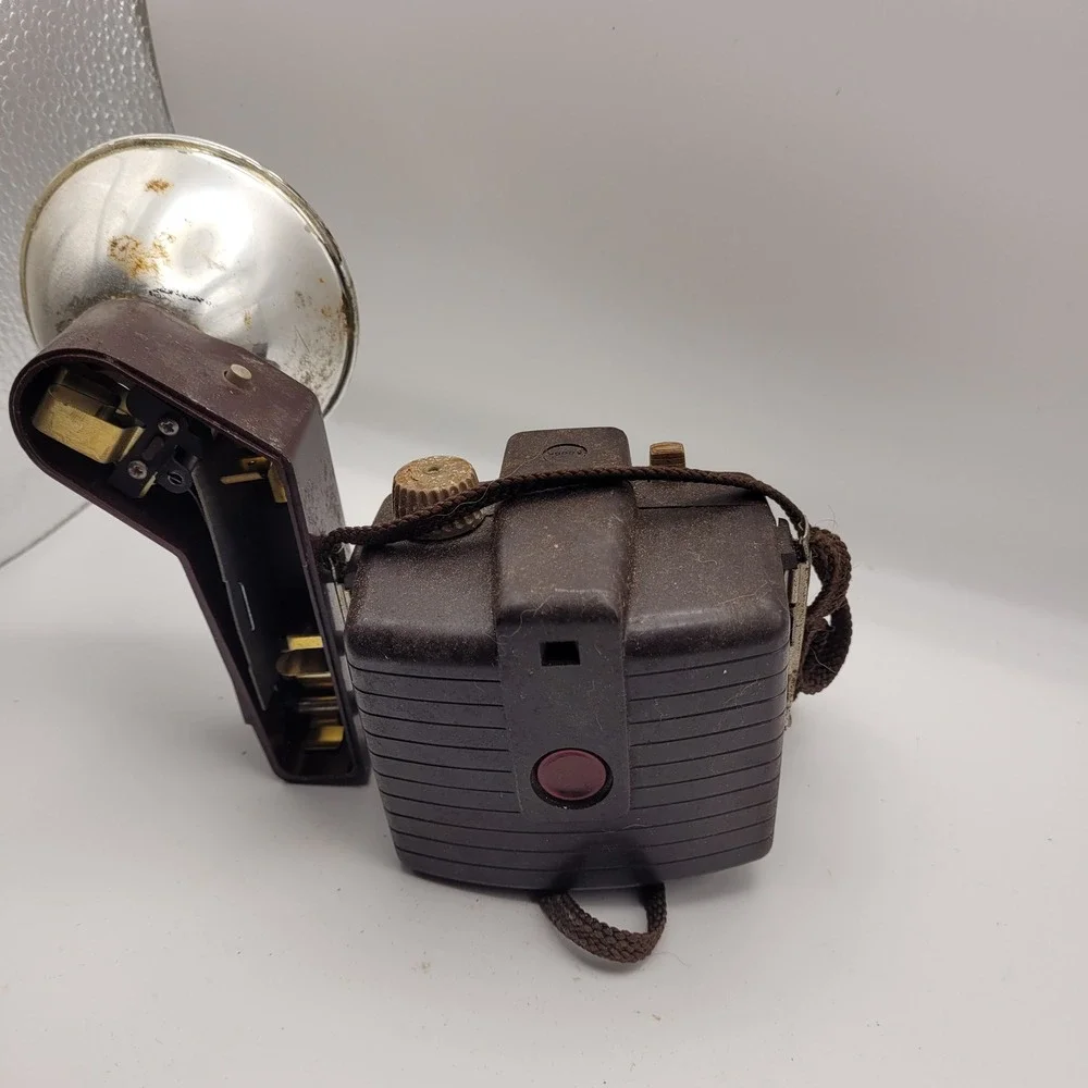 Vintage Kodak Brownie Holiday Flash Camera Dakon Lens Kodalite Flashholder
